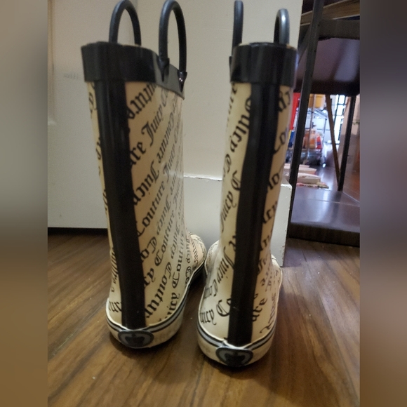 Juicy Couture Rainboots - Picture 2 of 3